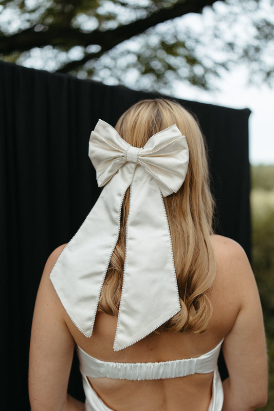 Pearl Trimmed Bow Veil