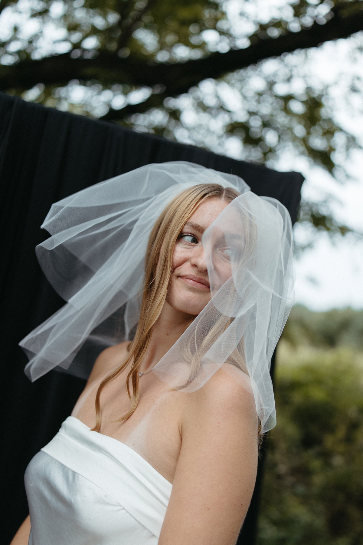 Mega Poof Shortie Veil