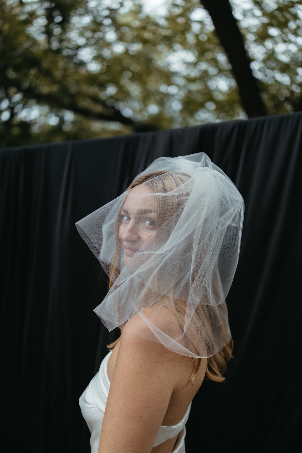 Mega Poof Shortie Veil